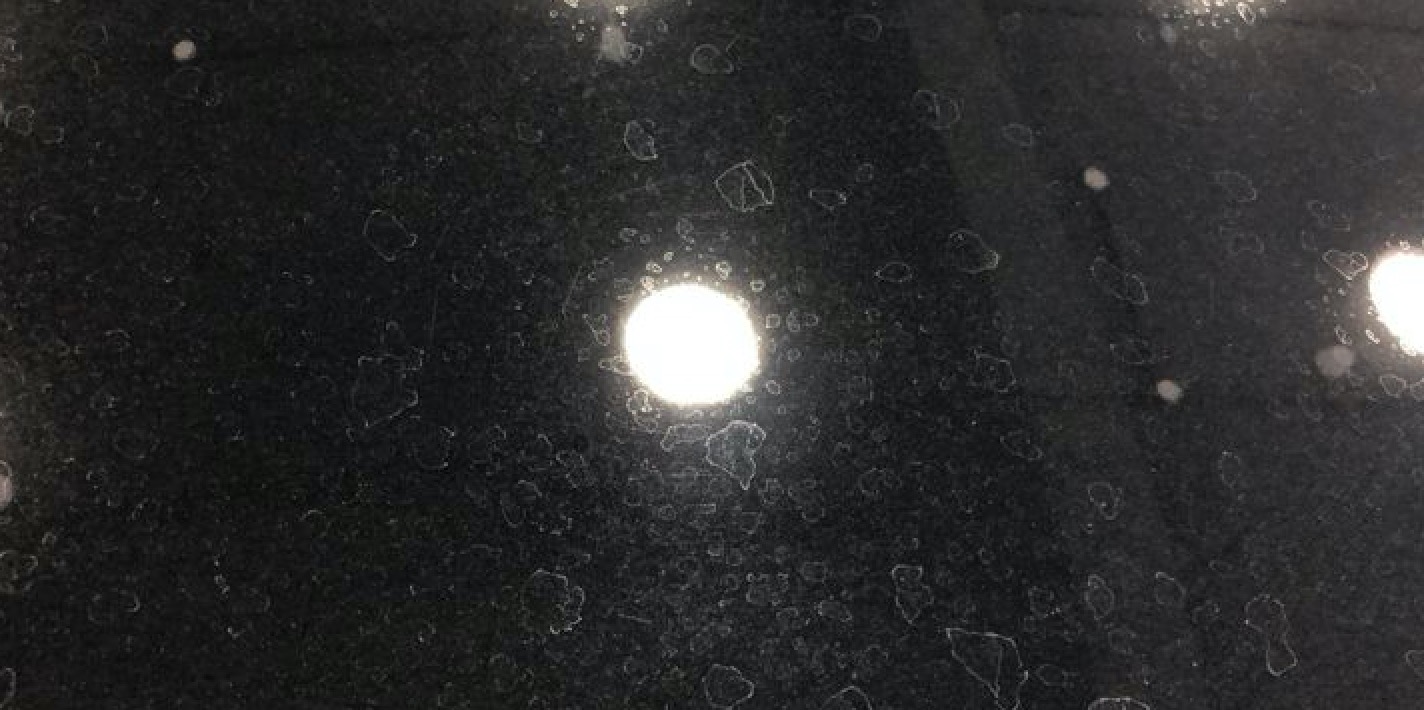 Auf PPF treten Wasserflecken und Regenflecken auf